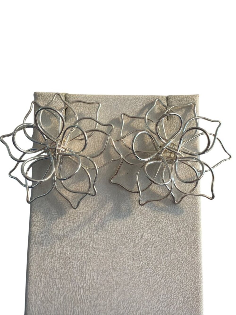 Silver Tone Wire 3D Flower Earrings Pierced Stud Lightweight Statement 1.5"
